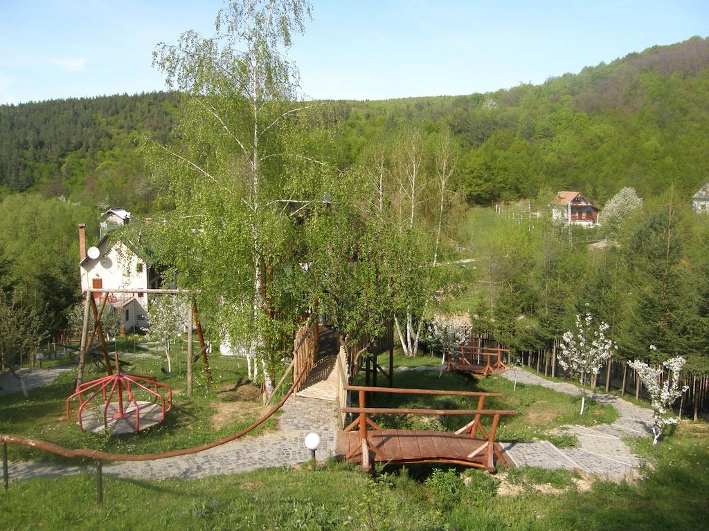 Mokus Panzio Bed and Breakfast Bicfălău Eksteriør billede
