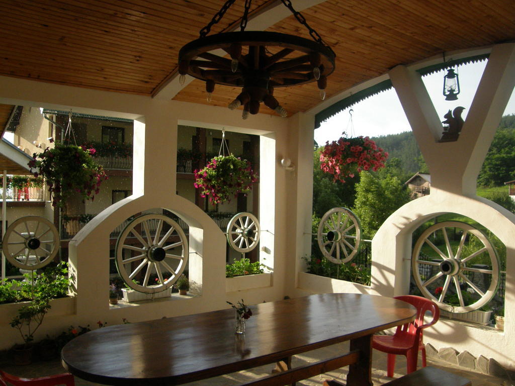 Mokus Panzio Bed and Breakfast Bicfălău Eksteriør billede