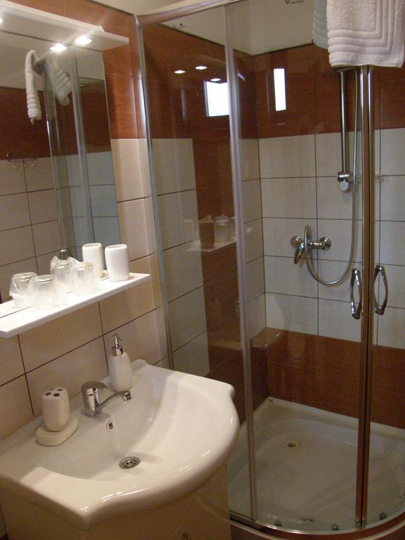 Mokus Panzio Bed and Breakfast Bicfălău Eksteriør billede