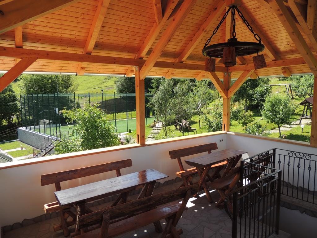 Mokus Panzio Bed and Breakfast Bicfălău Eksteriør billede